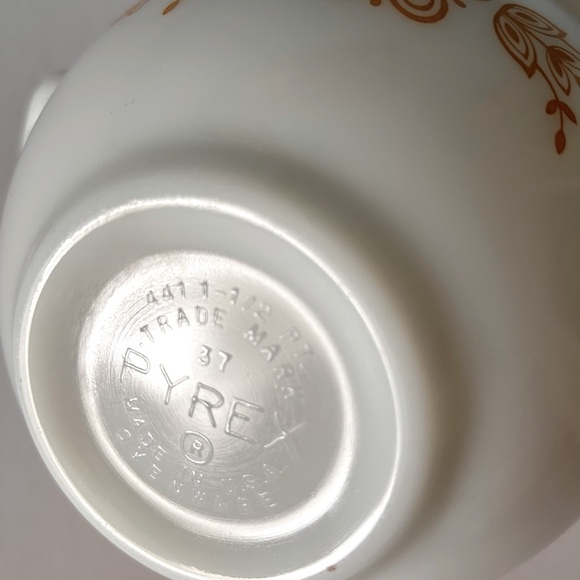 Pyrex Butterfly Gold ‘72 Cinderella mixing bowl 441 - Picture 3 of 3